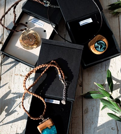 Ogrlice od čokota loze, maslinovog drva i epoksi smole